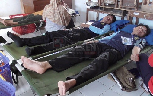 Selain jalan sehat juga digelar kegiatan donor darah bekerjasama dengan PMI Cabang Purworejo. (Wid)